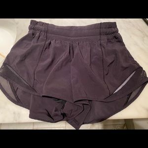 NWOT Lululemon hotty hot short 4